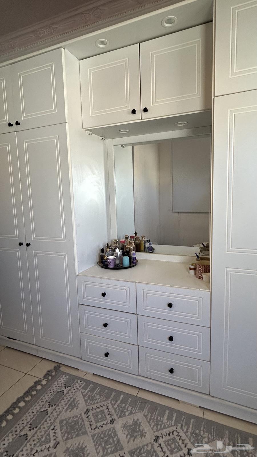 للبيع دولاب ابيض كبير و سرير شبه جديد64450906355714114