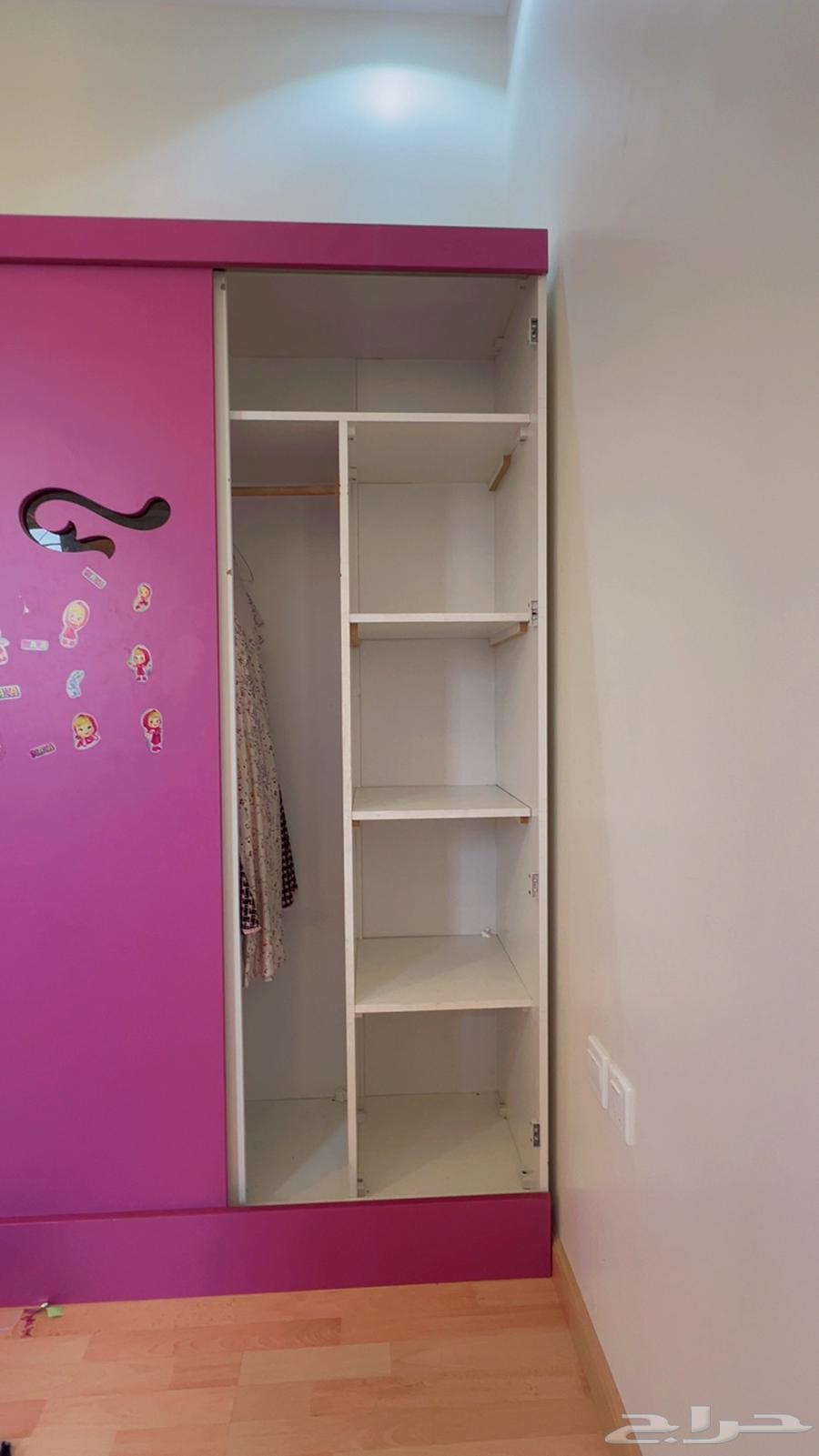 دولاب بحاله جيد للبيع ارفف وتعليق64453038588163112