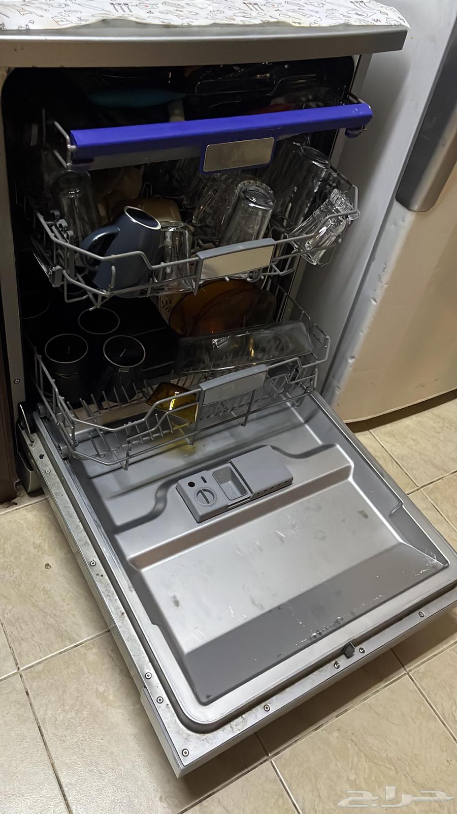 جلاية صحون ميديا ودولاب وسرير اطفال من ايكيا للبيع64456434688001111