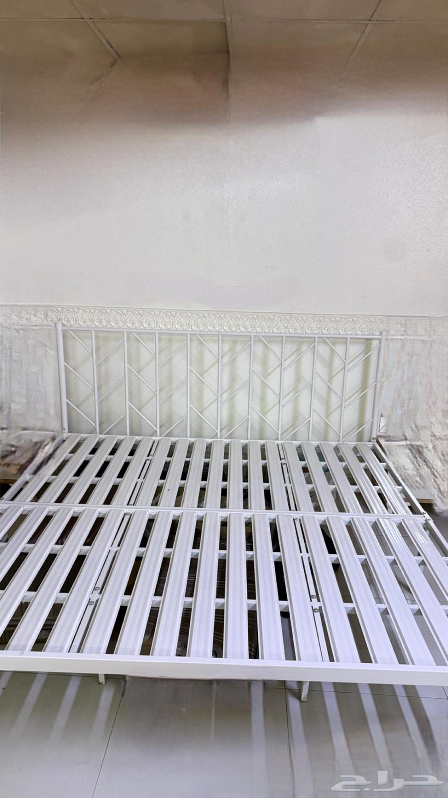 سرير ايكيا نظيف رجله وحده يبي لها تلحيم السعر 45064451096077699110