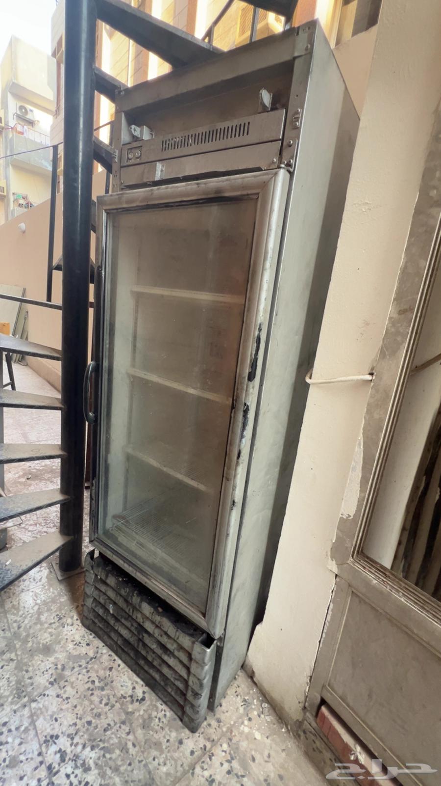 Refrigerated display cooler works and cools, only needs cleaning64454550624385110