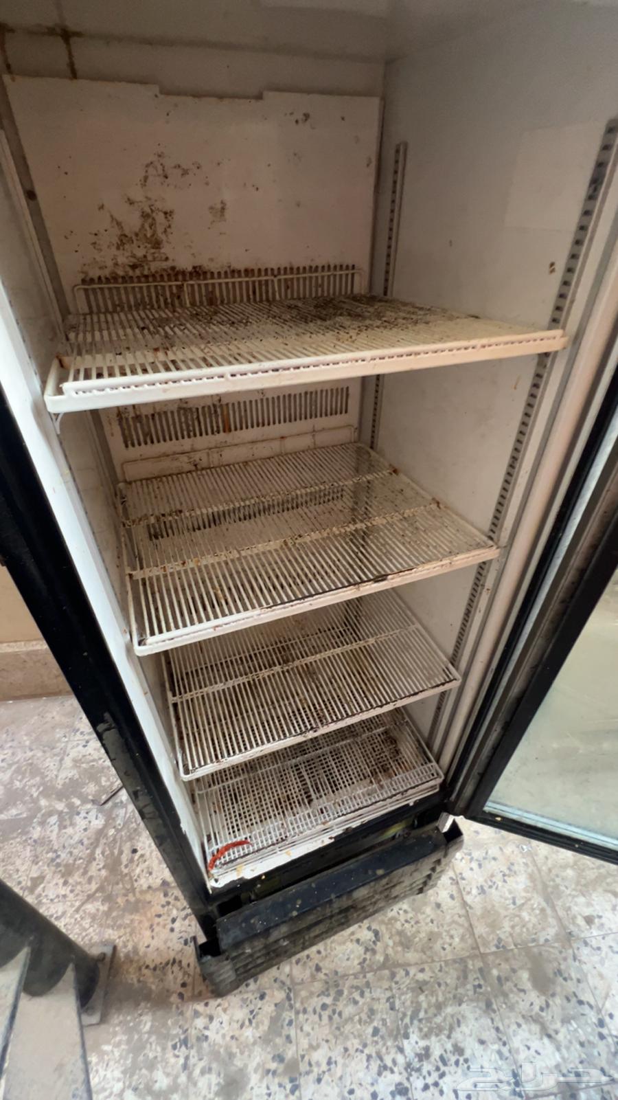 Refrigerated display cooler works and cools, only needs cleaning64454550624385112