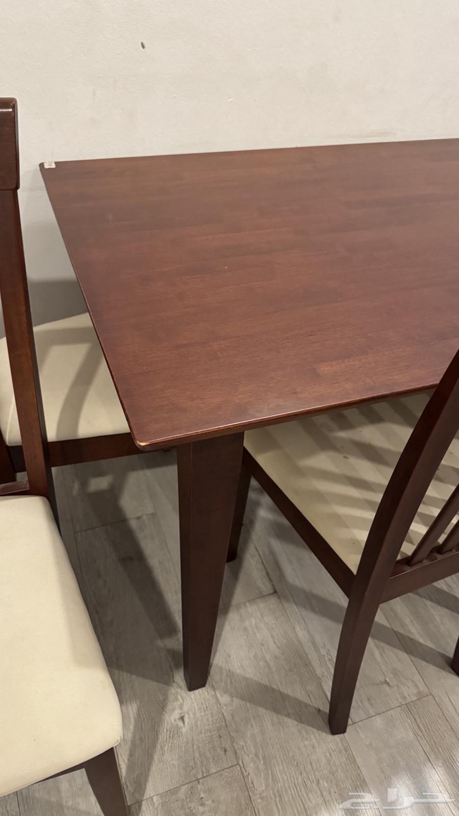 Table with 6 chairs in excellent condition64455318331779112