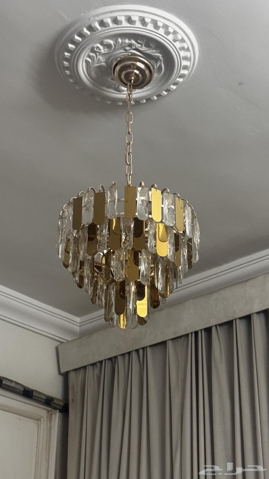 كنب خمس قطع ب 900 ريال والنجفه ب 350 قابل للتفاوض64455977651330110