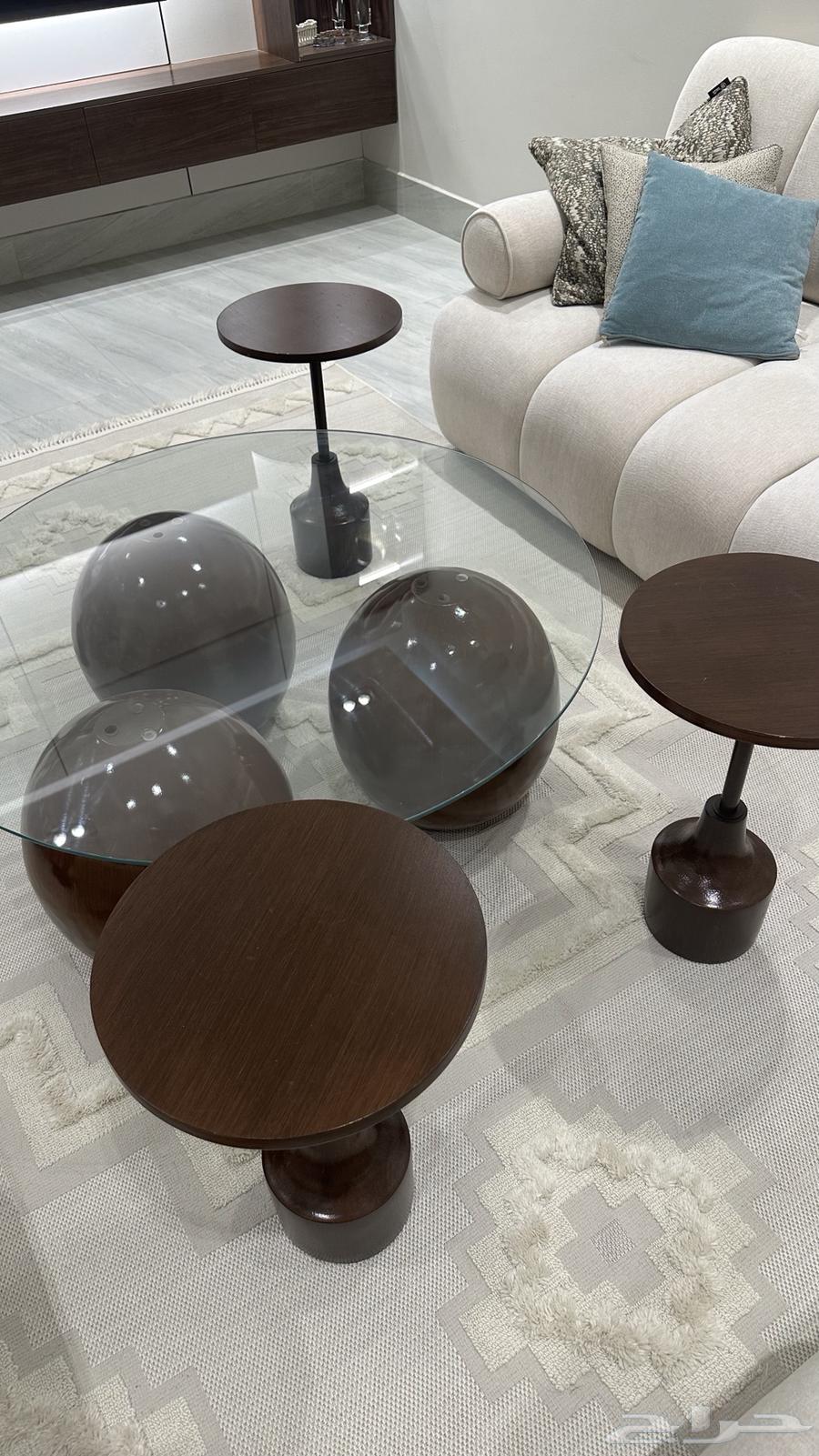 Coffee table and side tables64453958106498110
