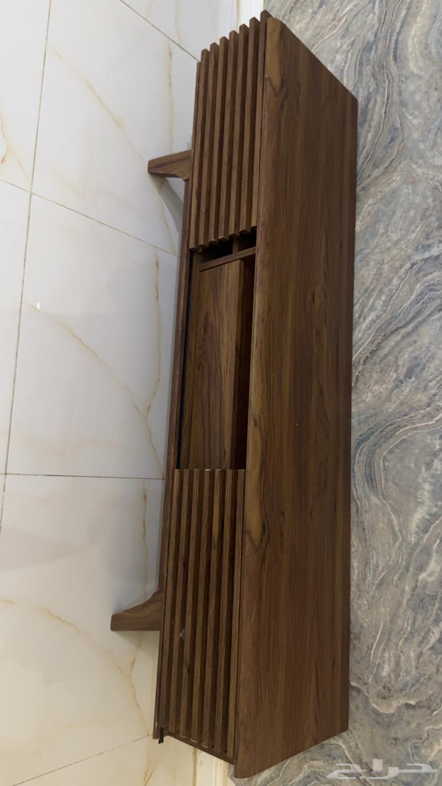 طاولة تلفزيون ب 20064455796559617111