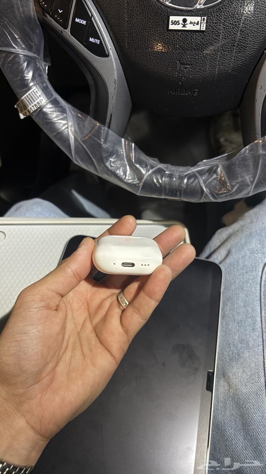 ايباد الجيل العاشر وسماعت ايربودز برو 464450691400578112