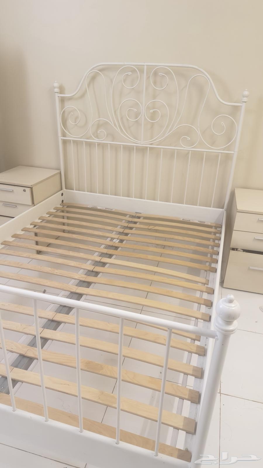 سرير من ايكيا شبه جديد. نفر ونص سعر الشراء 945 على السوم64453448258561112