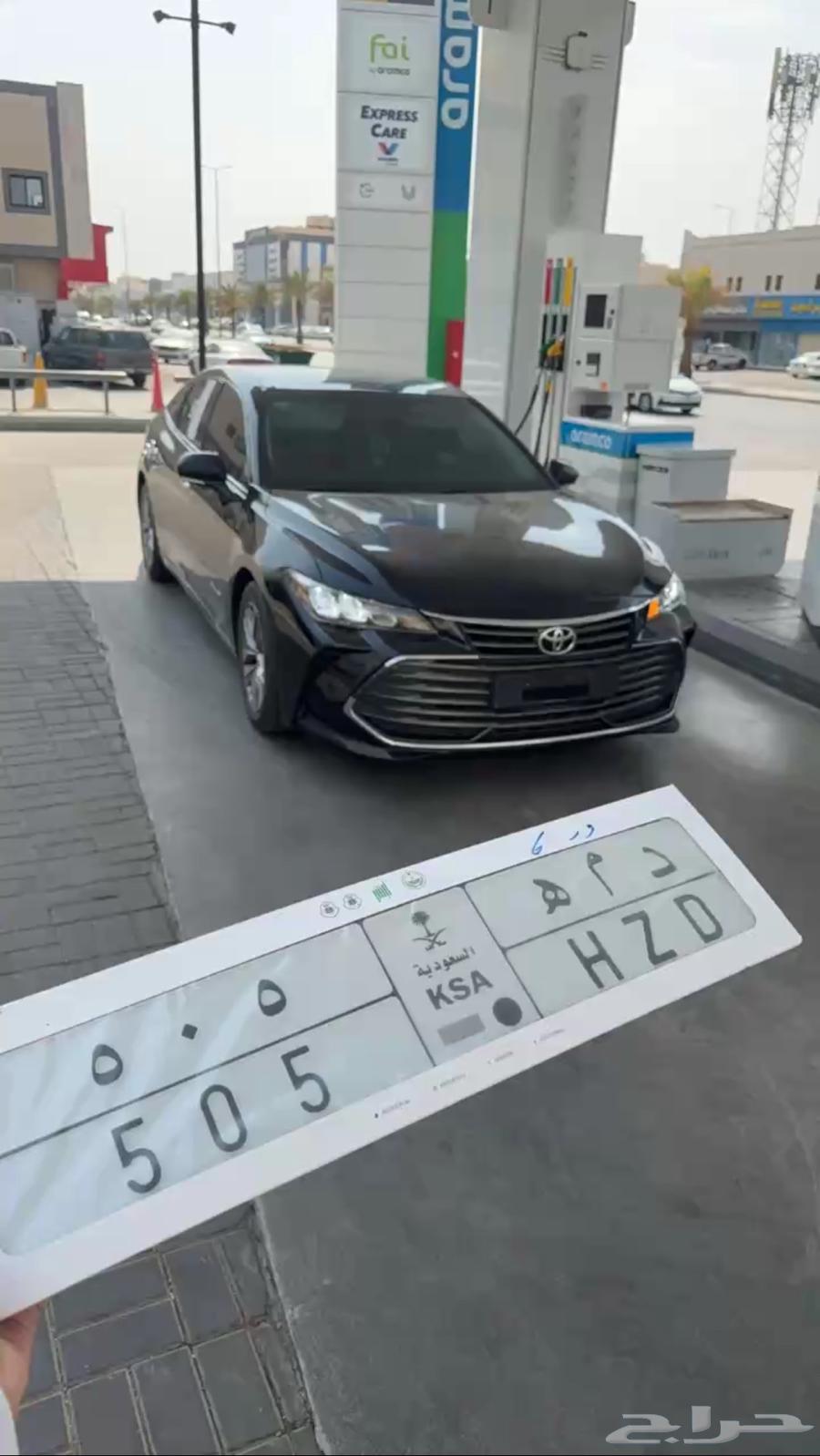 A Distinctive Painting by Qahtan64614235162115110