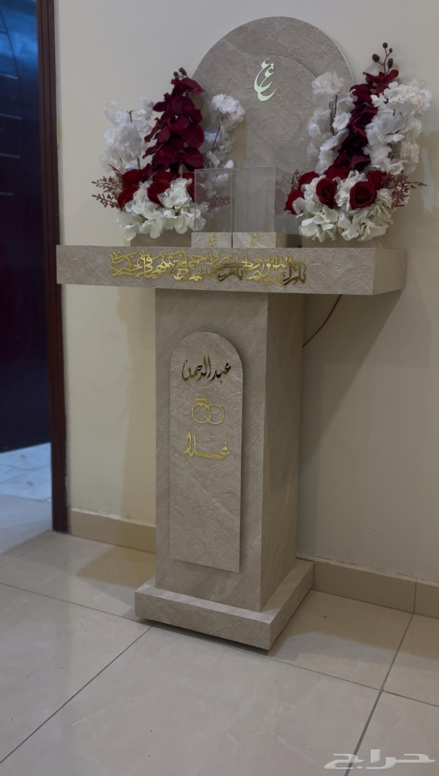 Stands for Queen or Bride for Rent64450564080641110