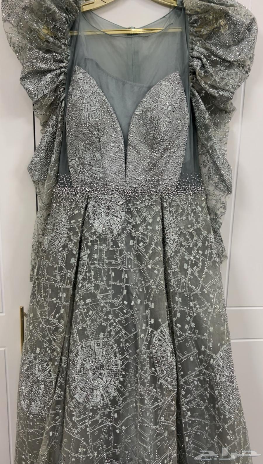 فستان سهرة أنا أخده بي 900 بس شوي مقطوع في رقبه أبيعه 30064453944295810110