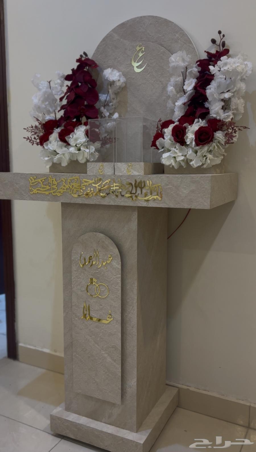 Stands for Queen or Bride for Rent64450564080641112