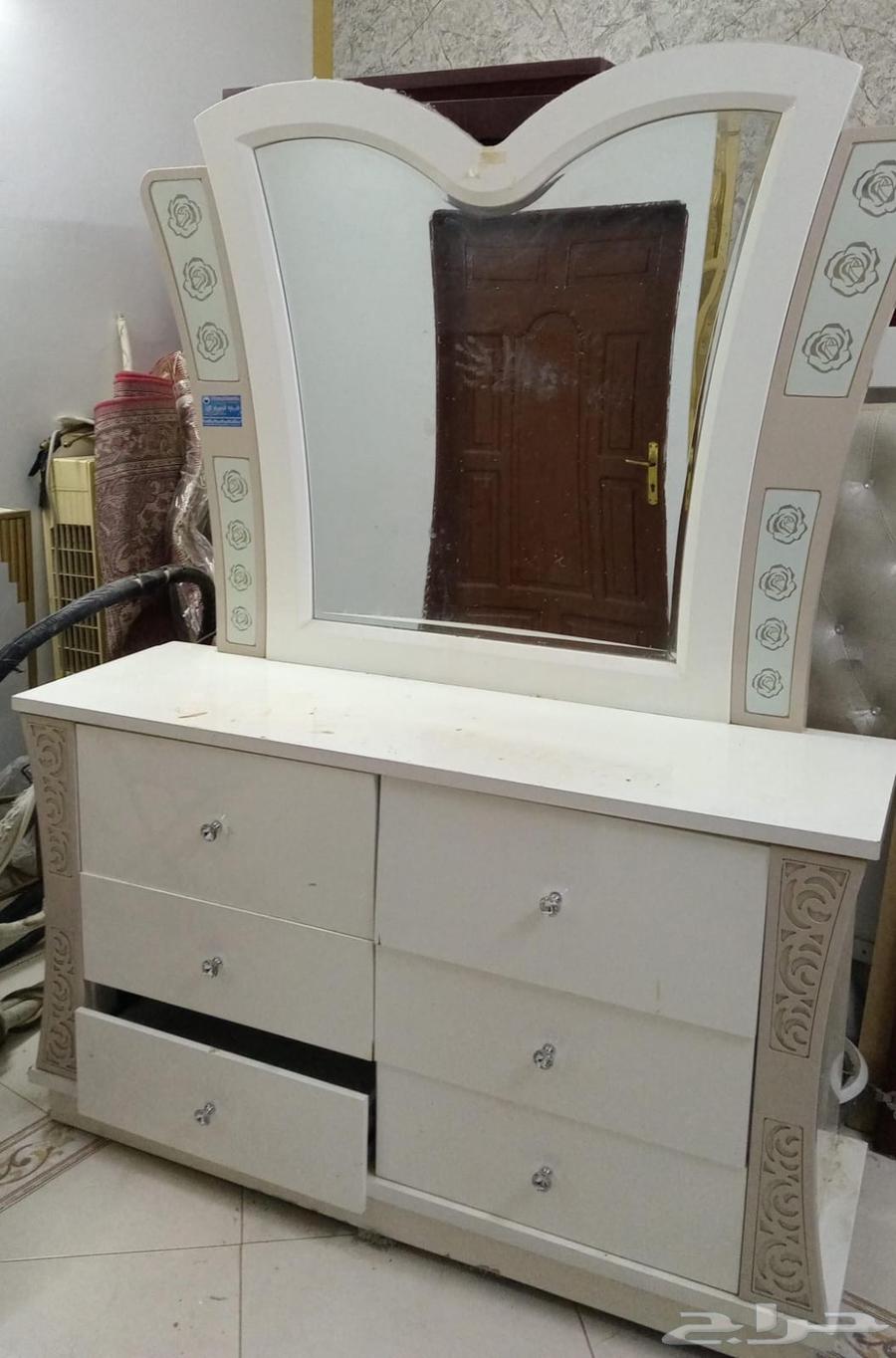 تسريحه بحاله ممتازه ومكتب دراسه بحاله ممتازه64450388107138111