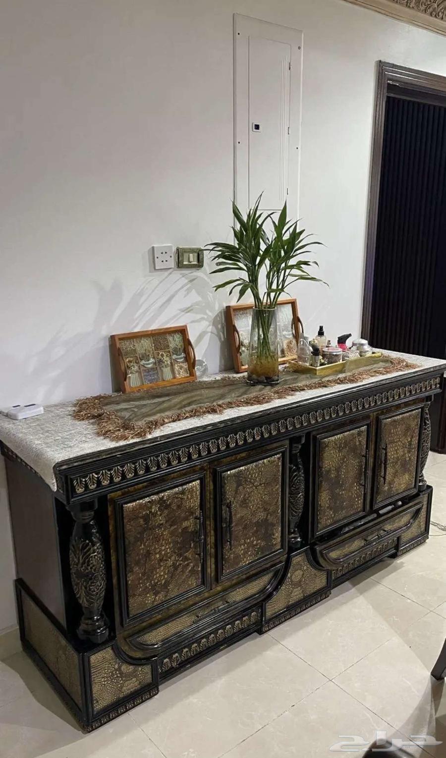 Dining table64456571887746111