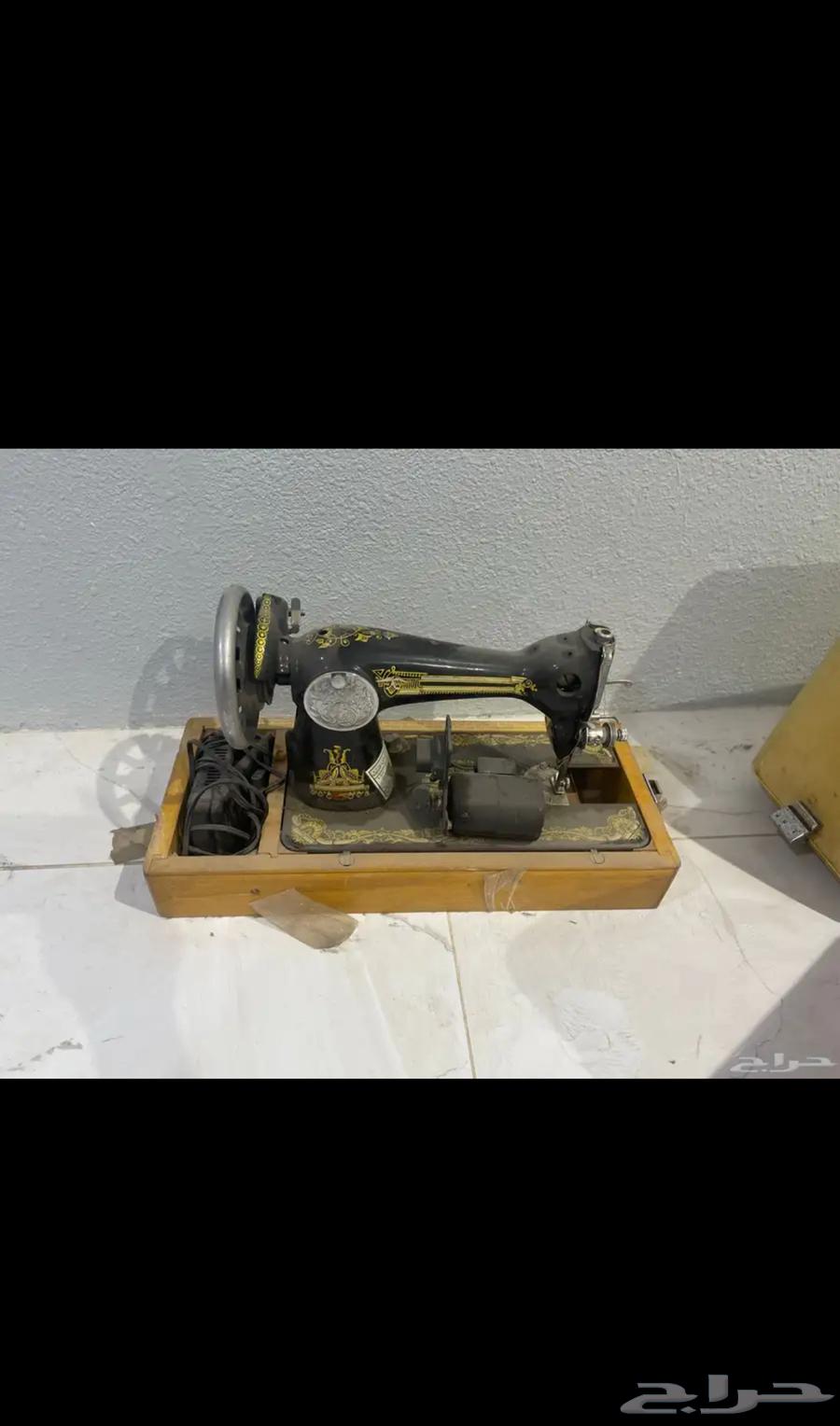 There are two old working sewing machines 100% functional64451163237379110