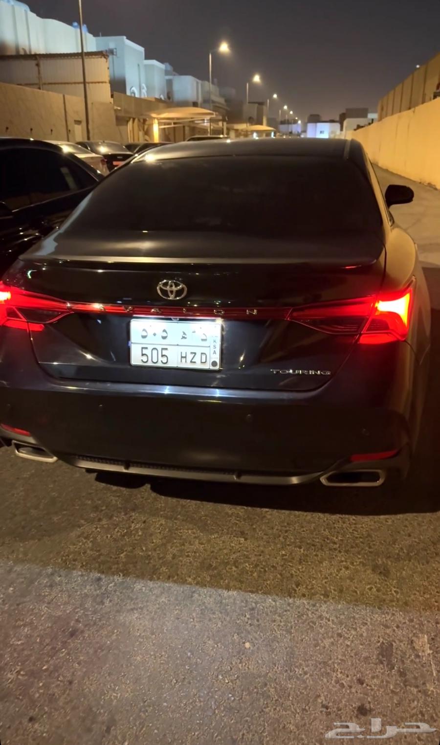 A Distinctive Painting by Qahtan64614235162115112