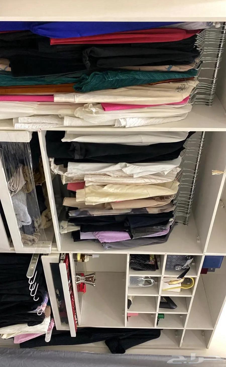 للبيع دولاب ملابس مرتب وكبير مستعجل64457117793795111