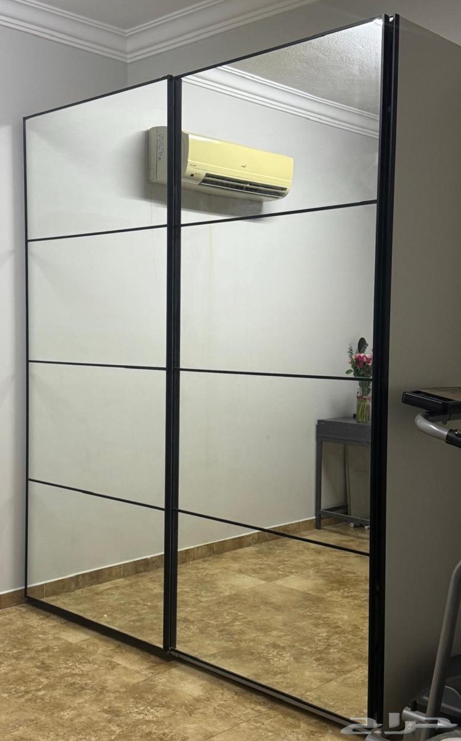 دولاب مرايه شبه جديد نظيف تماما64452725608961110