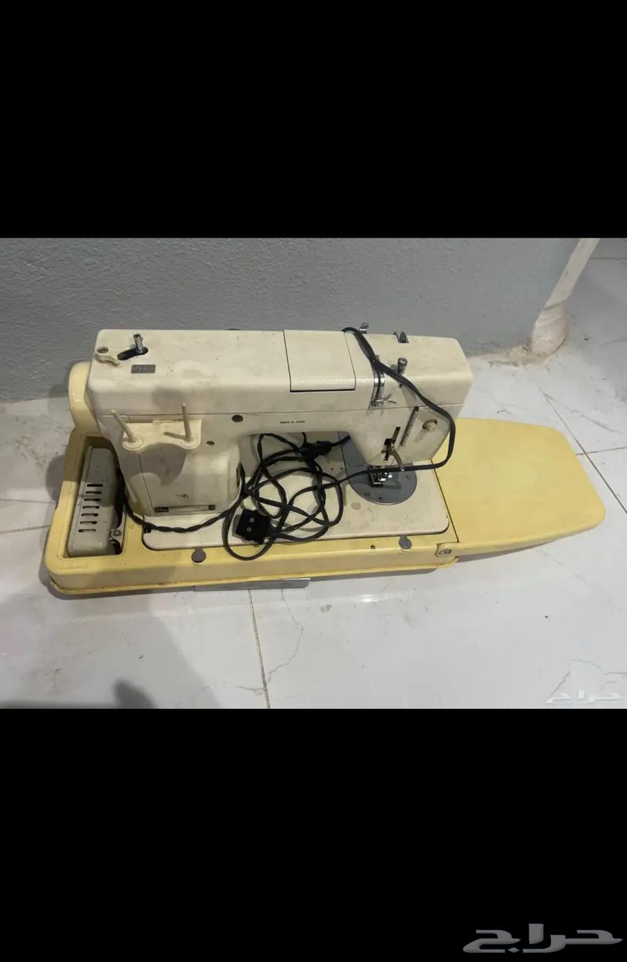 There are two old working sewing machines 100% functional64451163237379111