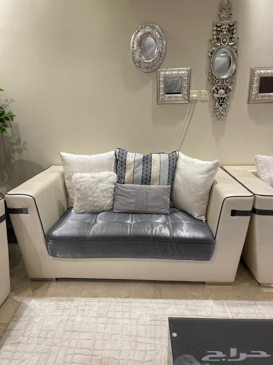 Sofa and tables set for sale64455263713154112