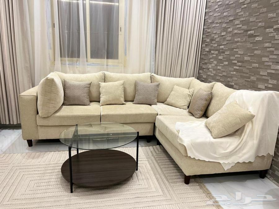 كنب مع طاوله خدمة وسجاد وطاولة تلفاز64449770374659112