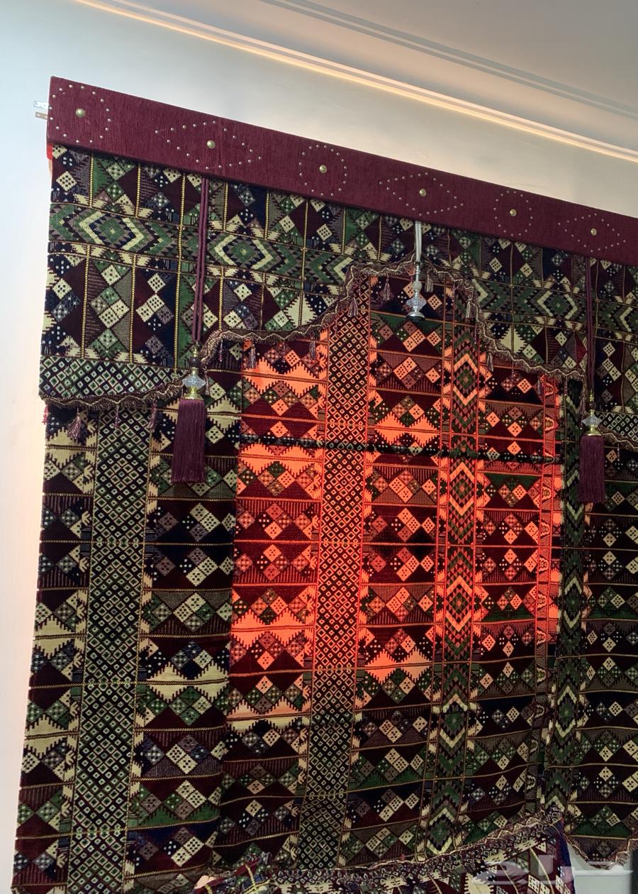 Selling floor seating with cushions and a curtain64452833748994110