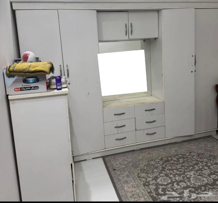 للبيع دولاب كبير مفكوك وجاهز وطاوله تلفزيون64453572383233110