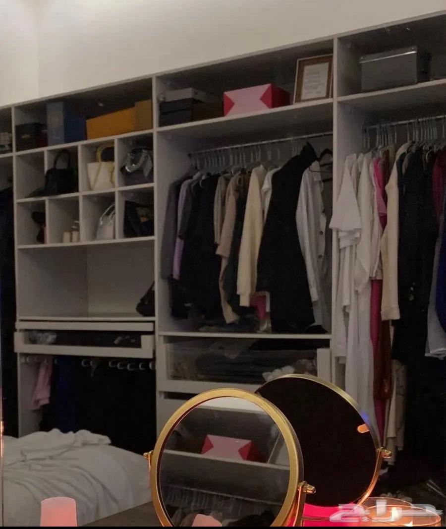 للبيع دولاب ملابس مرتب وكبير مستعجل64457117793795110