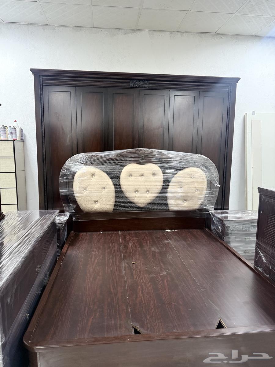 مجموعة غرفة نوم كبيرة بنية مستخدمة64450388023555112