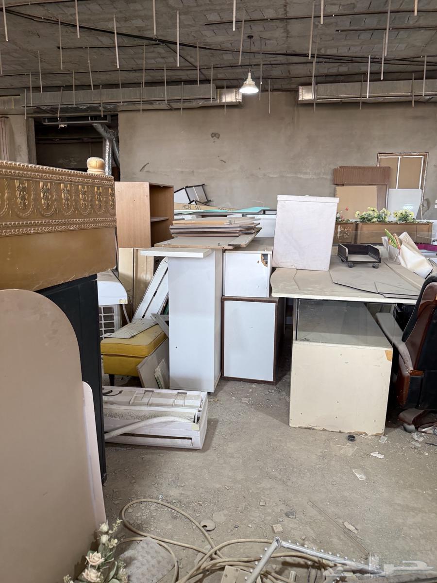 Drawers and tables64453985586177112