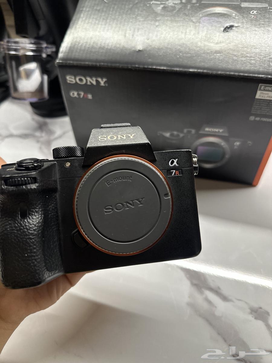 كاميرا سوني A7R iii مع عدسة 35 تم البيييع64449915845890112