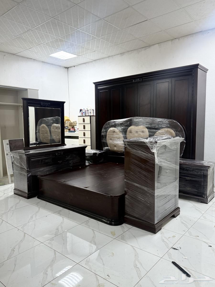 مجموعة غرفة نوم كبيرة بنية مستخدمة64450388023555110