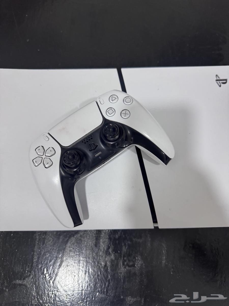 Sony 5 with hand, its purpose not yet completed64450811906307110