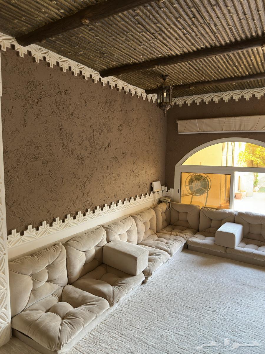 Clean floor seating64451392551426111