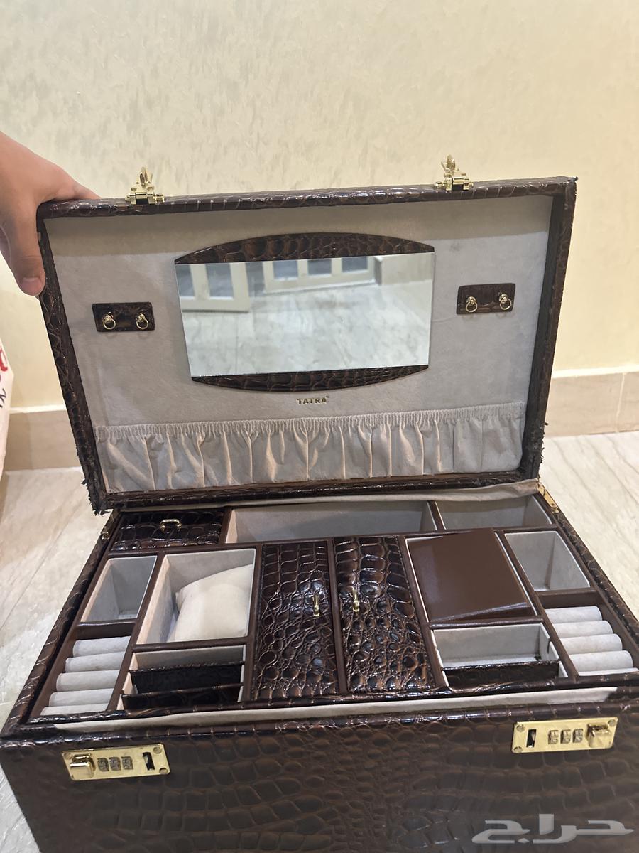 صندوق تحط في ذهب أو ساعات وفلوس64455907637761112