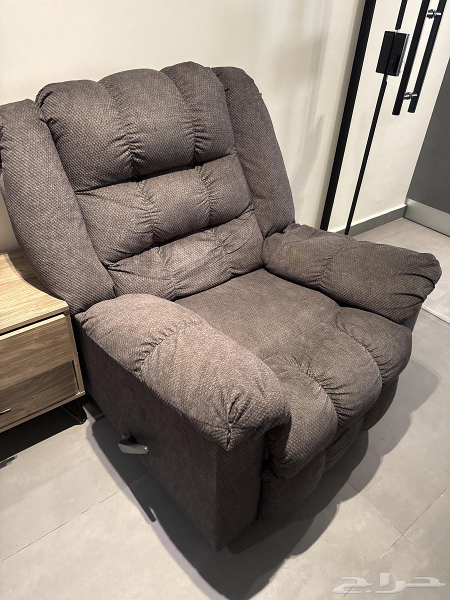 Broken recliner sofa64452429229954110