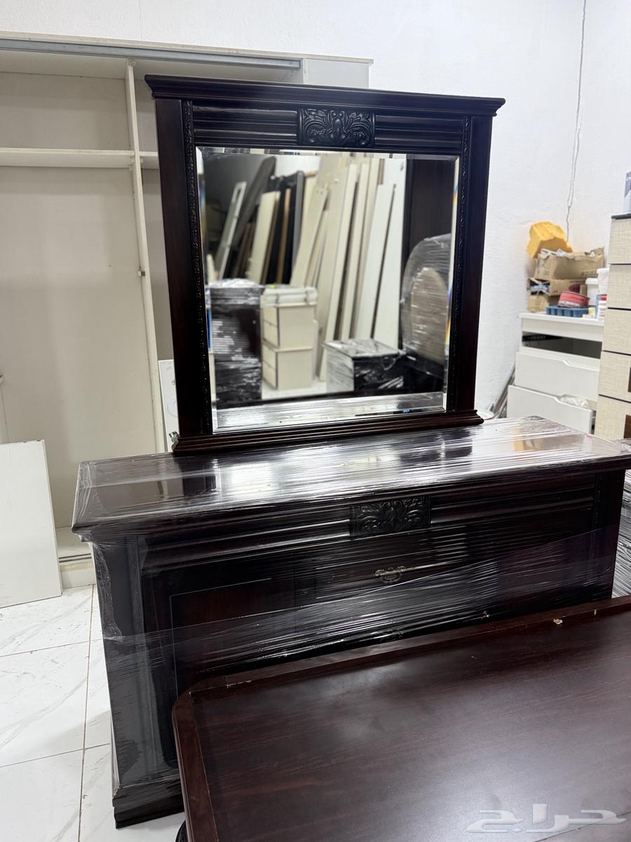 مجموعة غرفة نوم كبيرة بنية مستخدمة64450388023555113