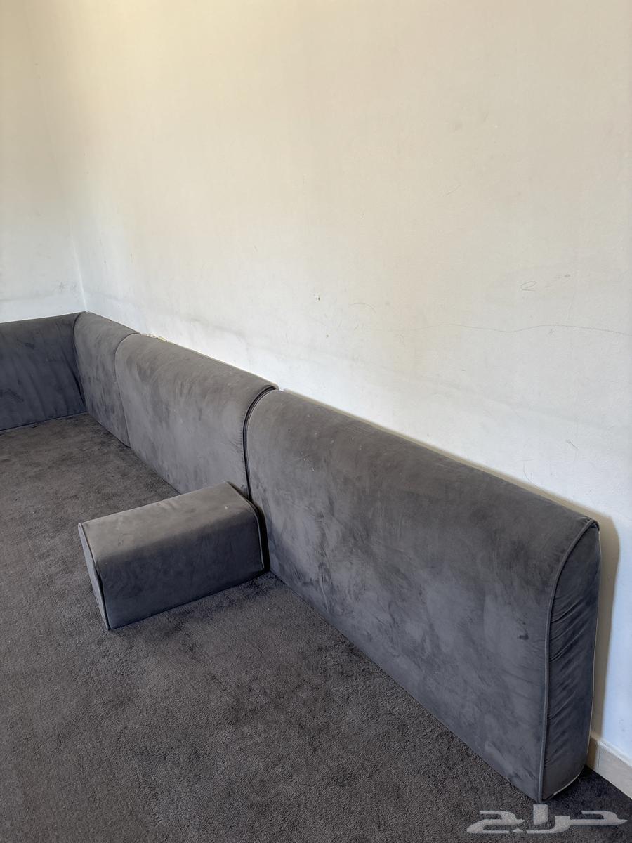 مدخل مع لوحه و جزمات حذيان النقل على المشتري ولا يوجد مكيف64452089708418112