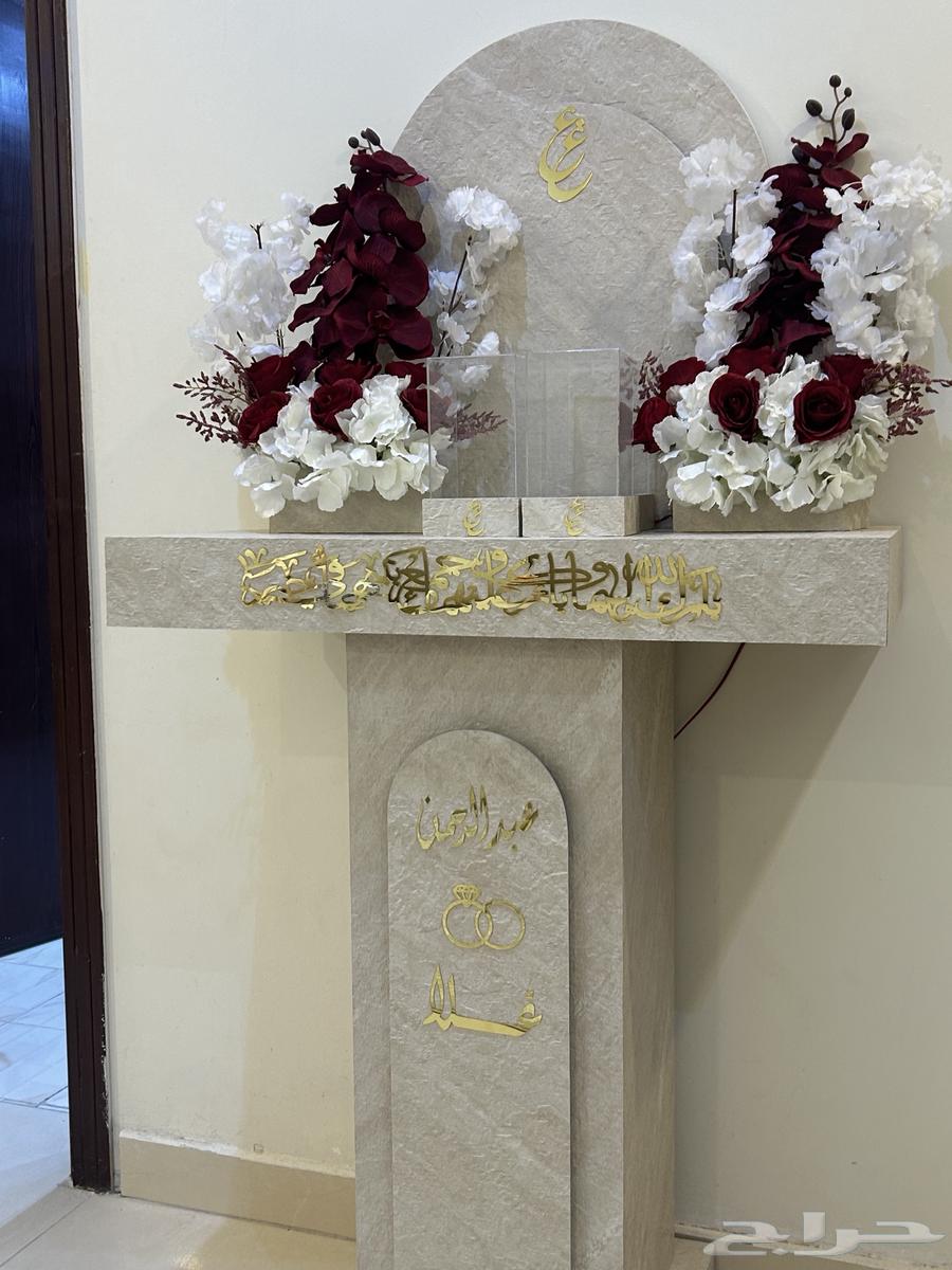 Stands for Queen or Bride for Rent64450564080641113