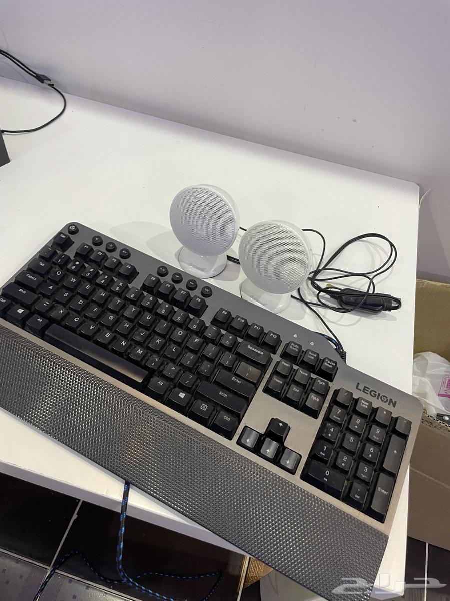 Computer keyboard and headphones64451526106626111