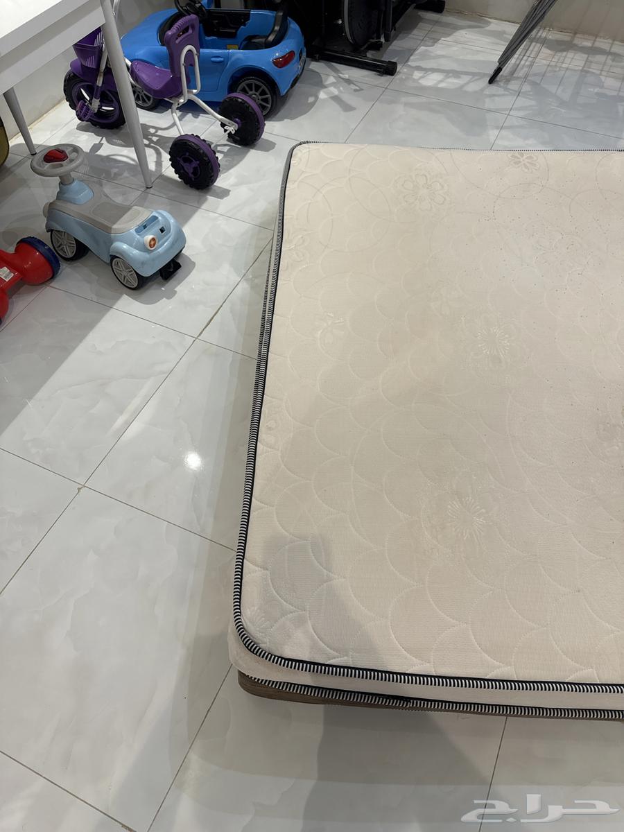 مرتبه سرير مترين في 180 للبيع وعلى السوم64453903128193110