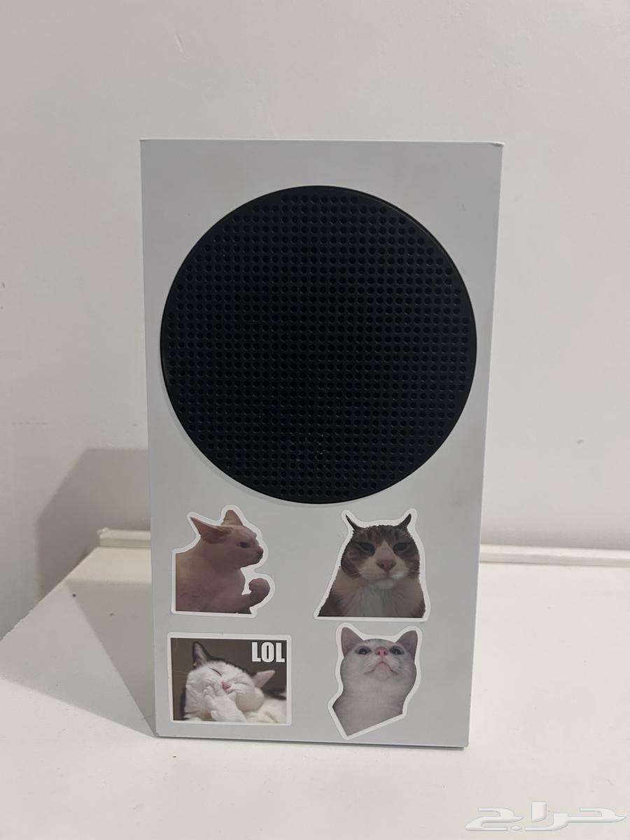 Xbox series s بحاله ممتازه مع دراع64456571868547113