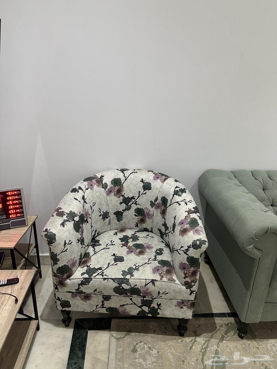 Living room with two sofas and 2 ottomans64455686869889110