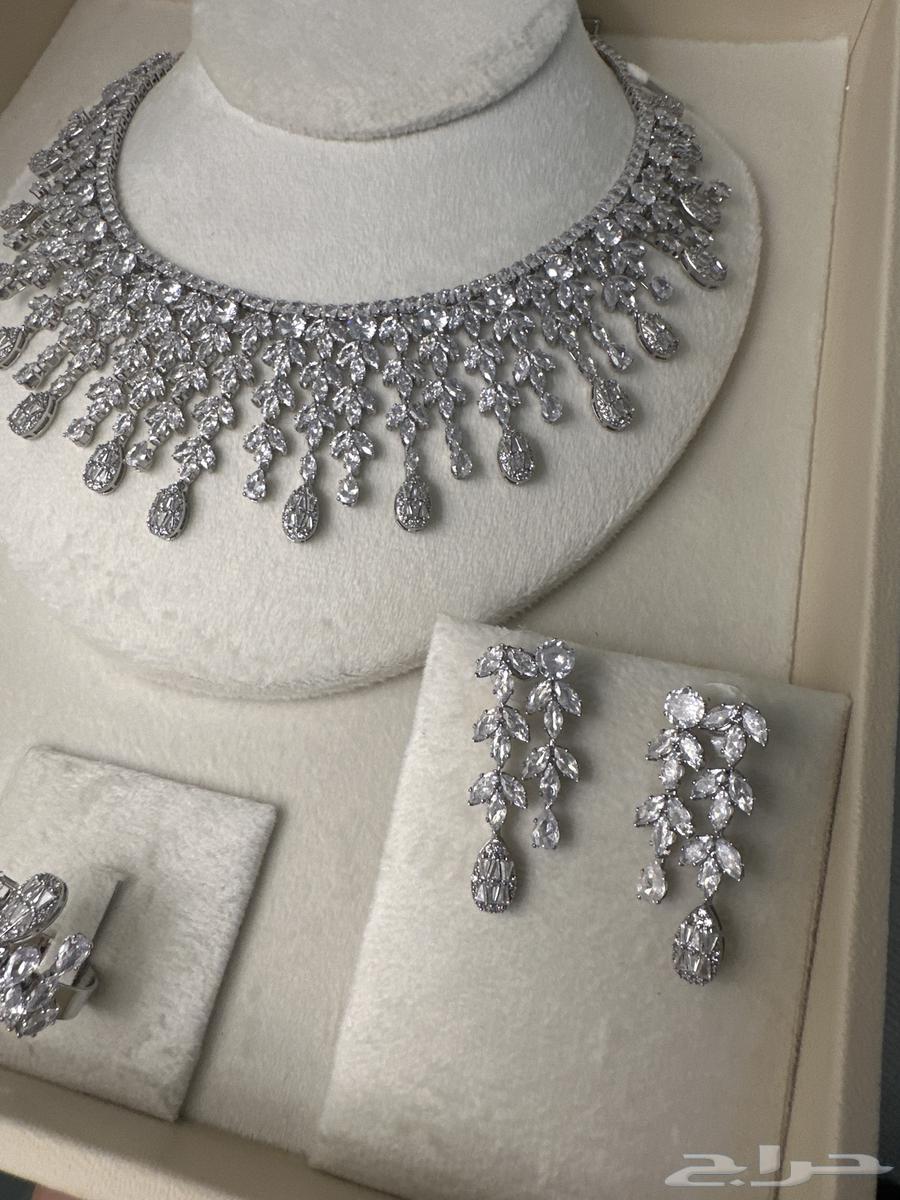 عقد كرستال بملحقاته   سلسل   اسواره   حلق   خاتم والبوكس50064453147668225112