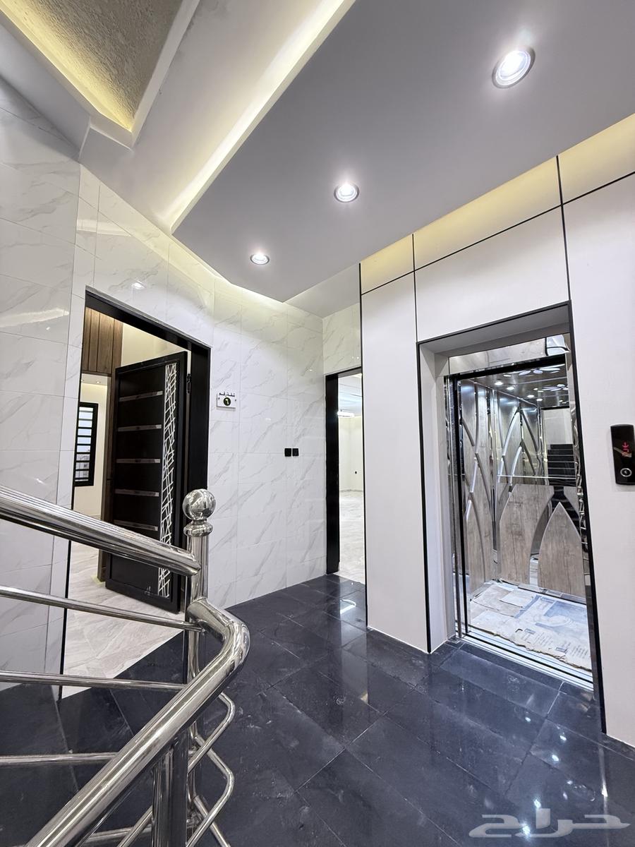 Apartments for sale with elevator and internal staircase to the rooftop for 550,000 SAR64142590170625112