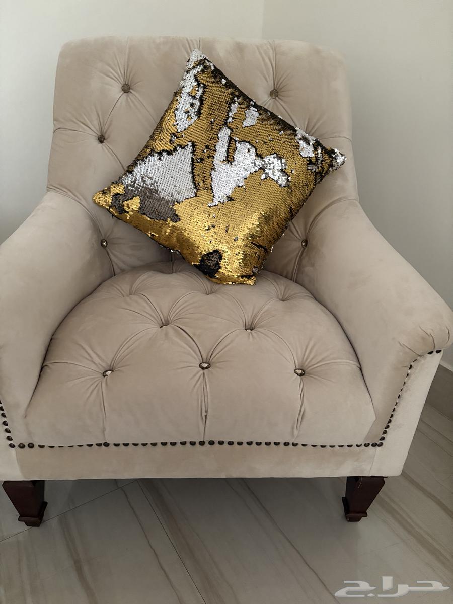 Sofa set for sale, lightly used, consisting of 2 large chairs and 2 small chairs64452211496834110