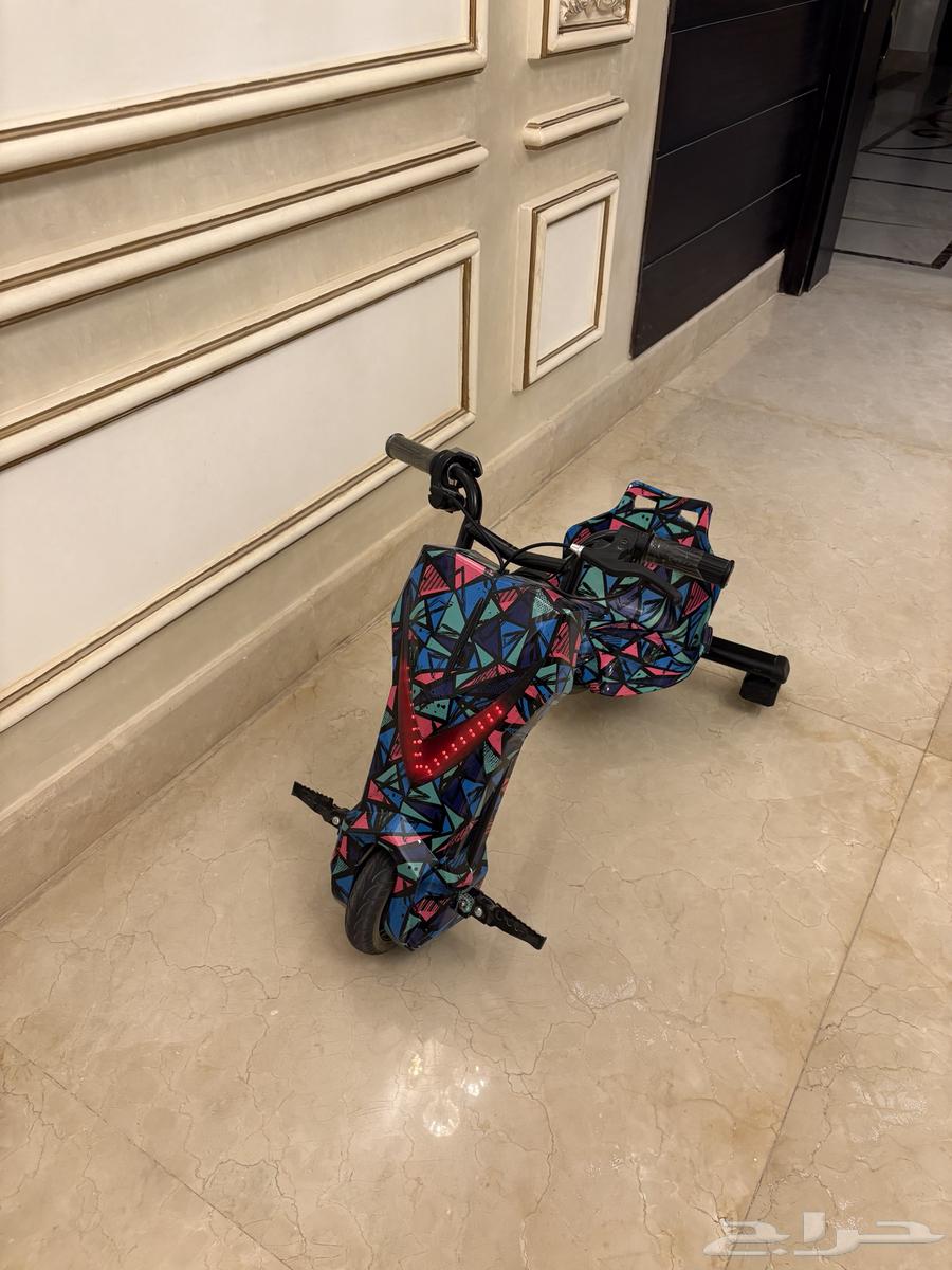 My brother's new scooter with documents64450131776130112