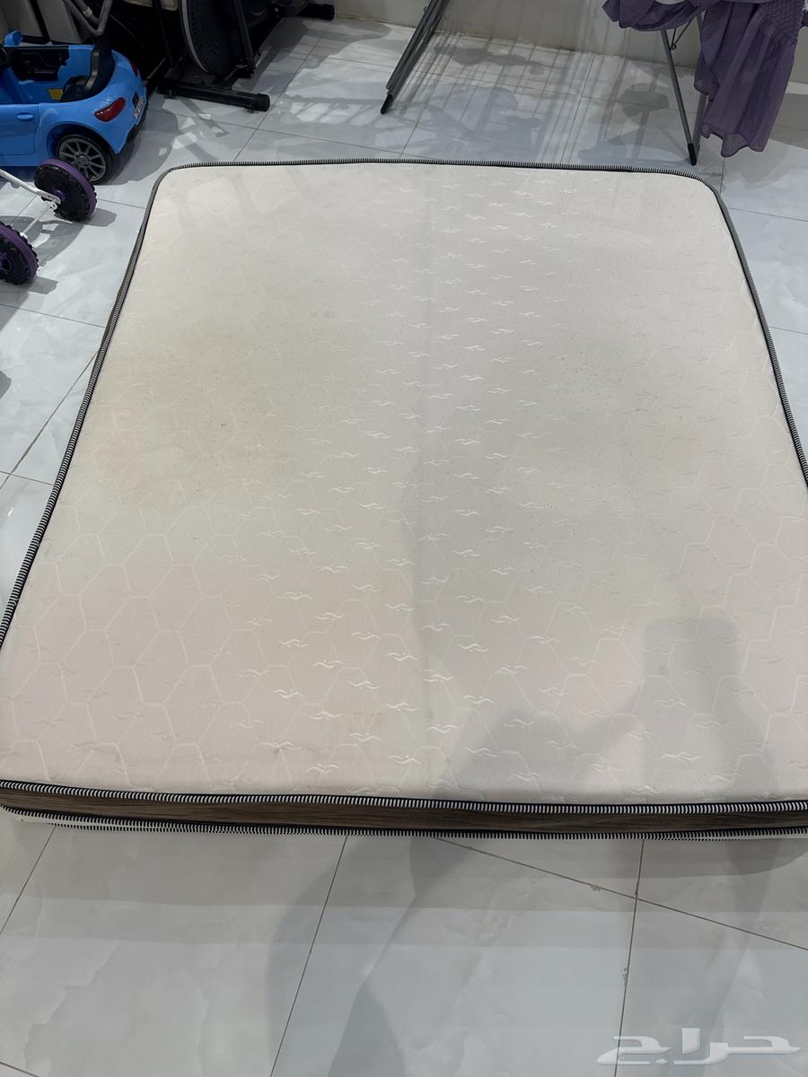 مرتبه سرير مترين في 180 للبيع وعلى السوم64453903128193112