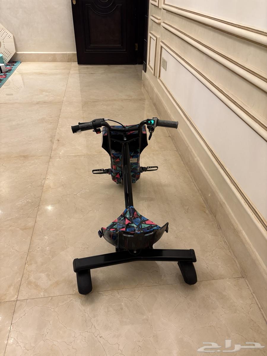 My brother's new scooter with documents64450131776130110