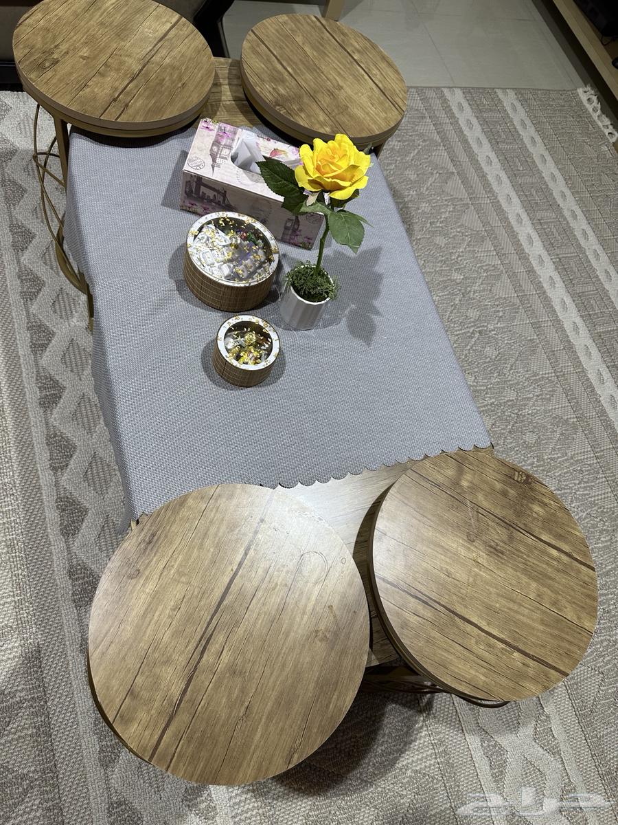 Table with serving quarter table, like new64453188384769111